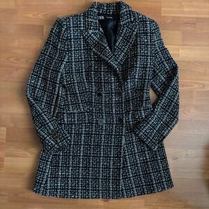 Women’s Zara black and white tweed blazer with gold buttons Size: XS